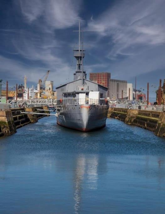 Titanic Quarter Apartment เบลฟาสต์ ภายนอก รูปภาพ